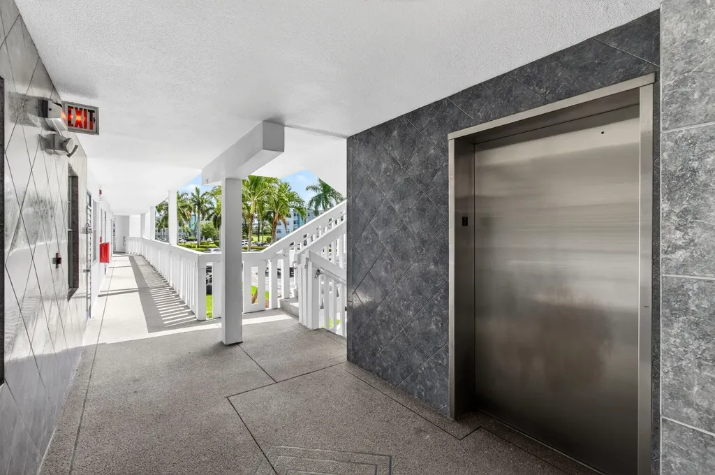 2027 Exeter B Boca Raton FL 33434