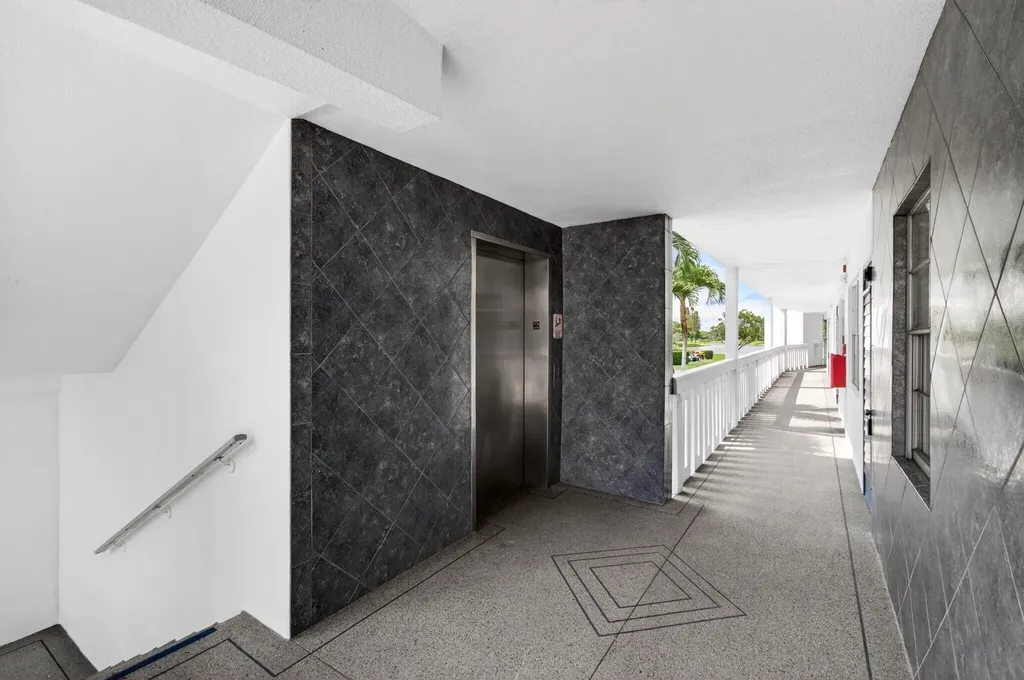 2027 Exeter B Boca Raton FL 33434