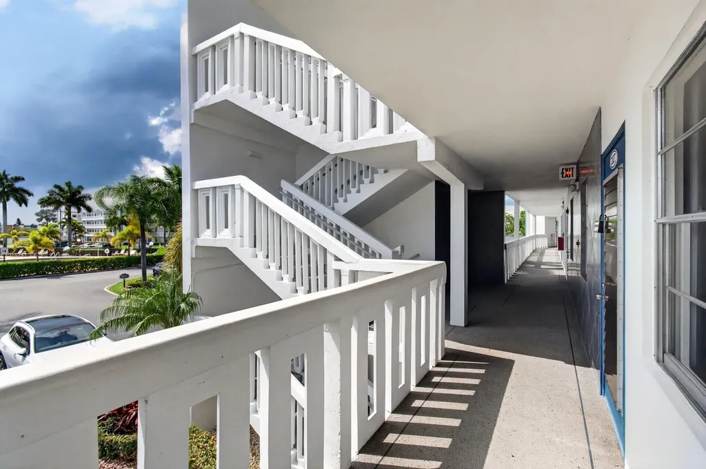 2027 Exeter B Boca Raton FL 33434