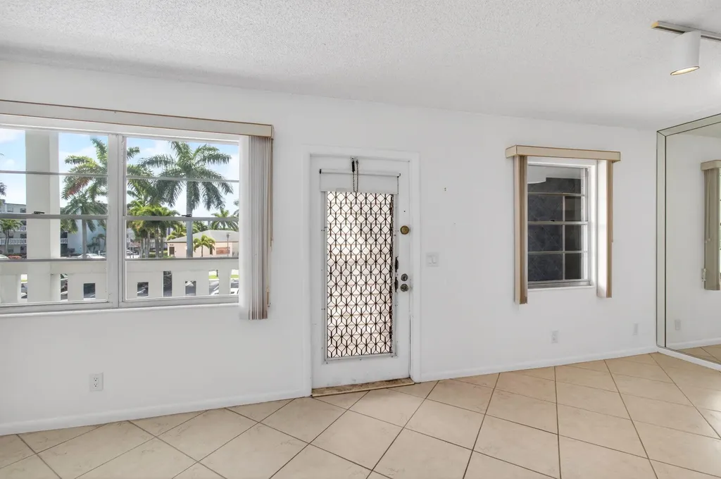 2027 Exeter B Boca Raton FL 33434