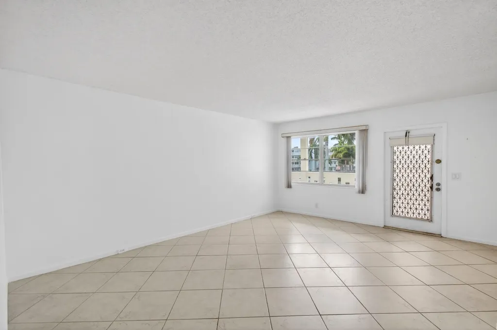 2027 Exeter B Boca Raton FL 33434