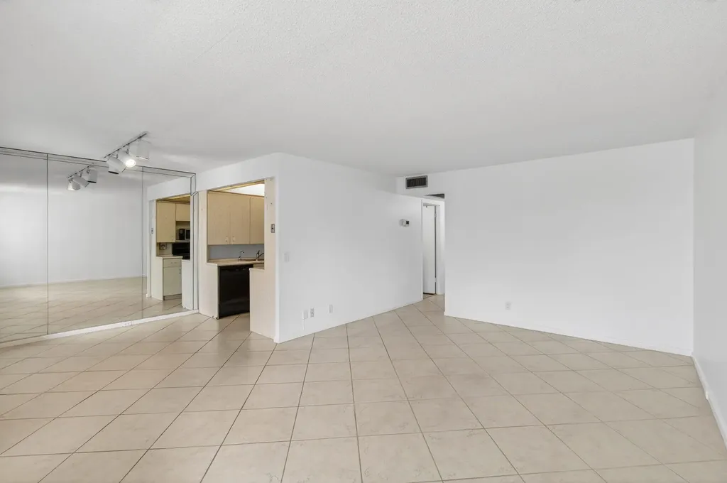 2027 Exeter B Boca Raton FL 33434