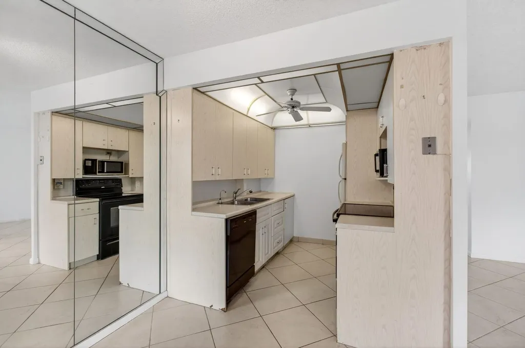 2027 Exeter B Boca Raton FL 33434