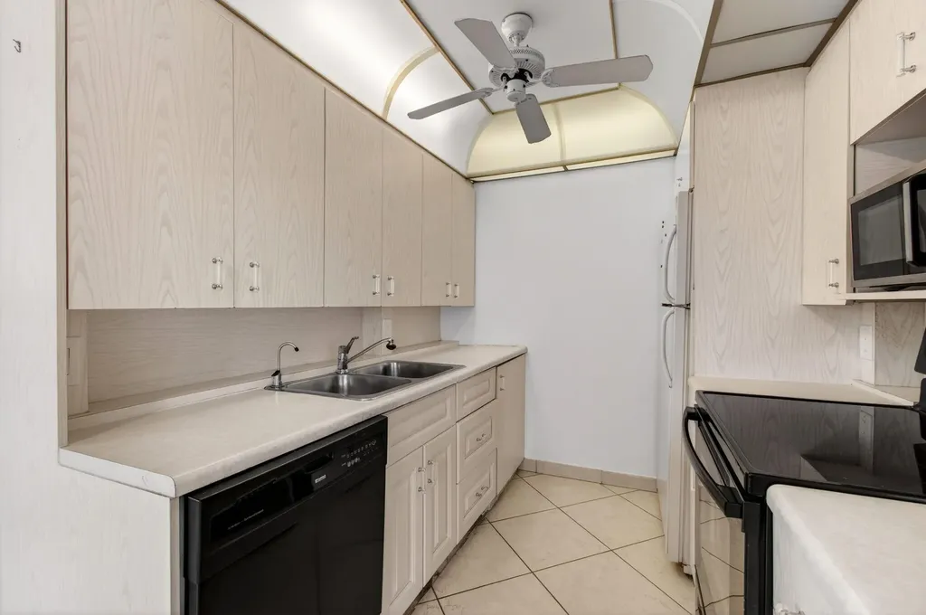 2027 Exeter B Boca Raton FL 33434