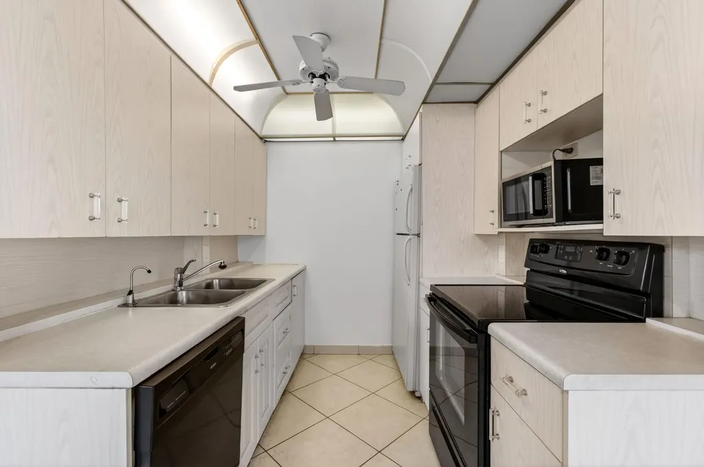 2027 Exeter B Boca Raton FL 33434