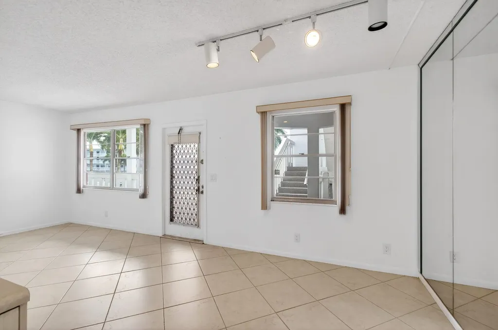 2027 Exeter B Boca Raton FL 33434