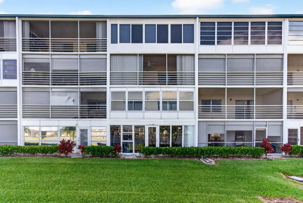 2027 Exeter B Boca Raton FL 33434
