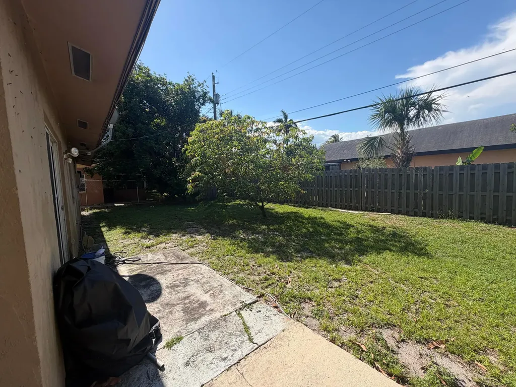 4351 NW 32nd Court Lauderdale Lakes FL 33319