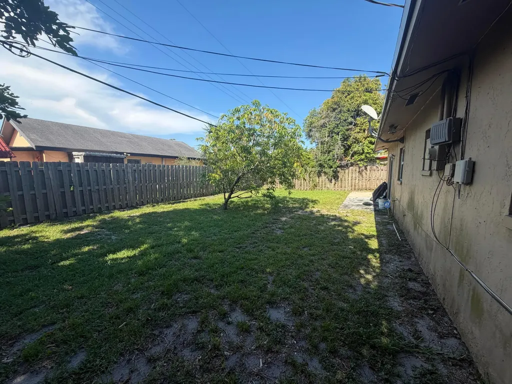 4351 NW 32nd Court Lauderdale Lakes FL 33319