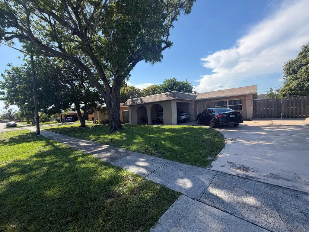 4351 NW 32nd Court Lauderdale Lakes FL 33319