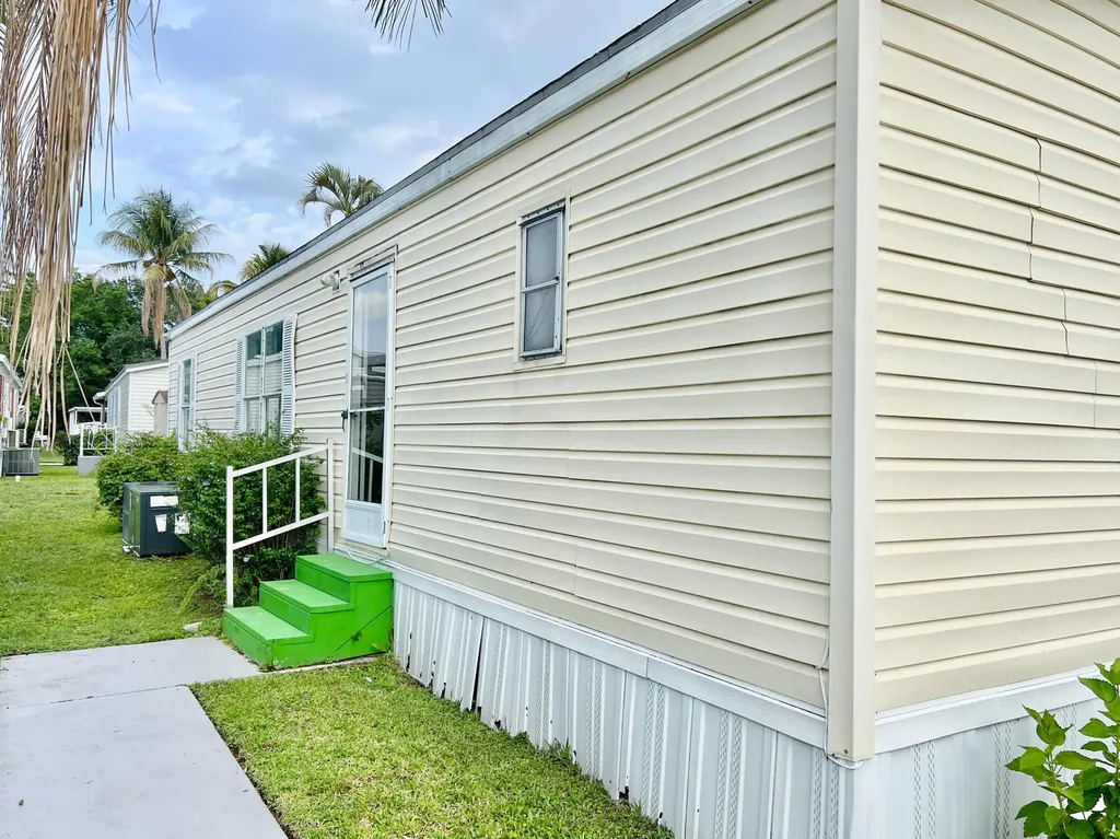 183 Plantation Boulevard Lake Worth FL 33467