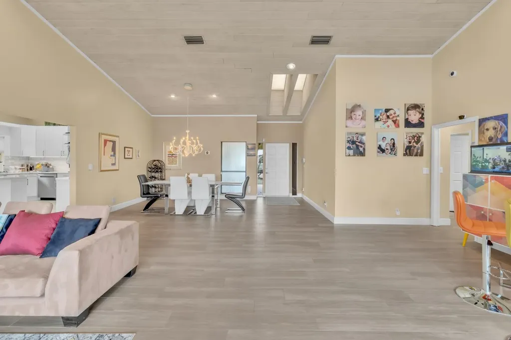 7640 NW 87th Avenue Tamarac FL 33321
