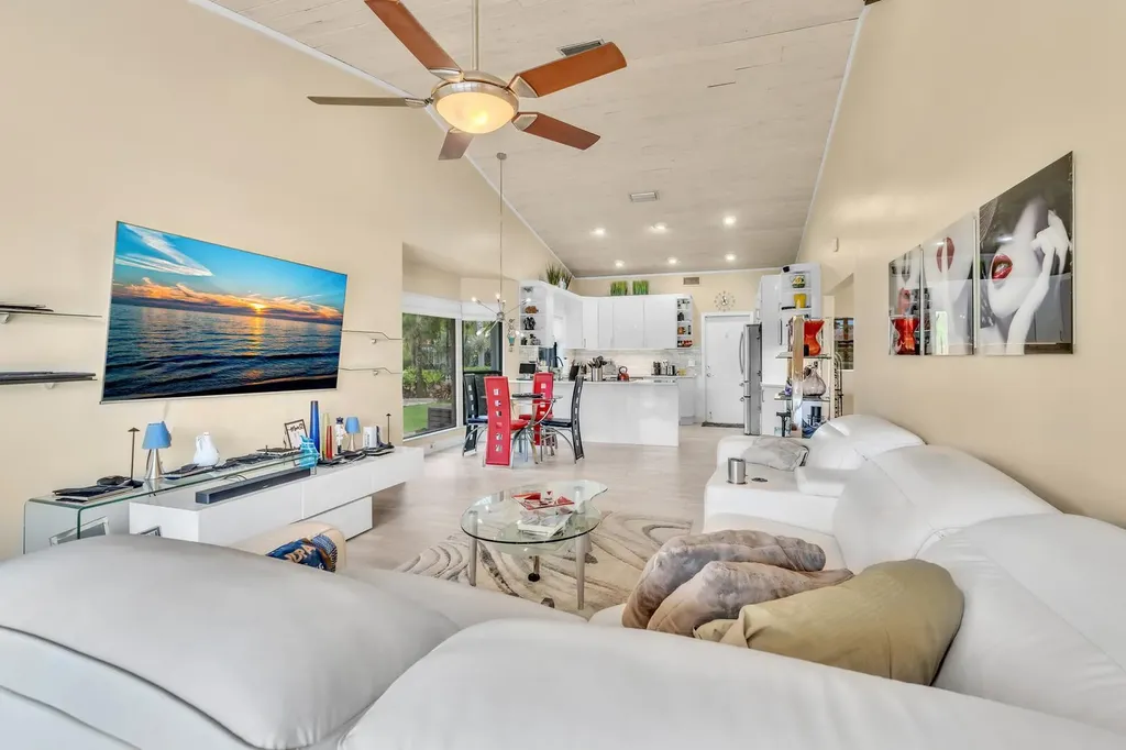 7640 NW 87th Avenue Tamarac FL 33321