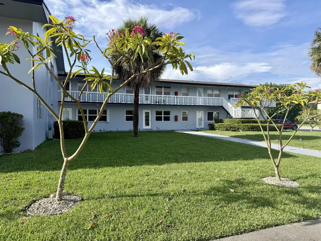 66 Coventry C West Palm Beach FL 33417