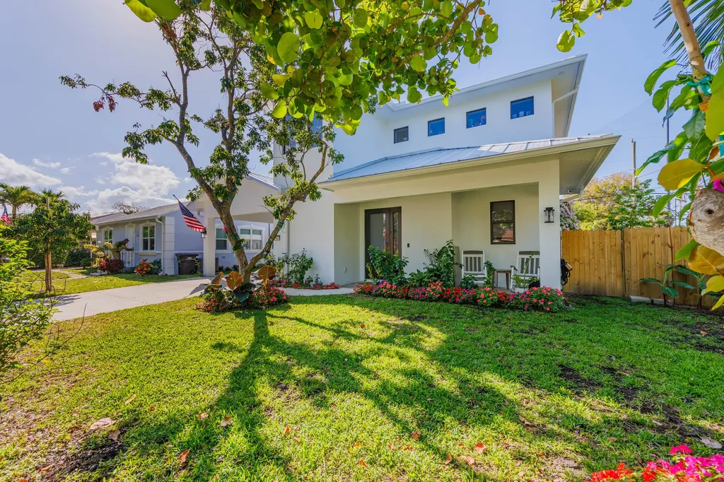 740 Winters West Palm Beach FL 33405