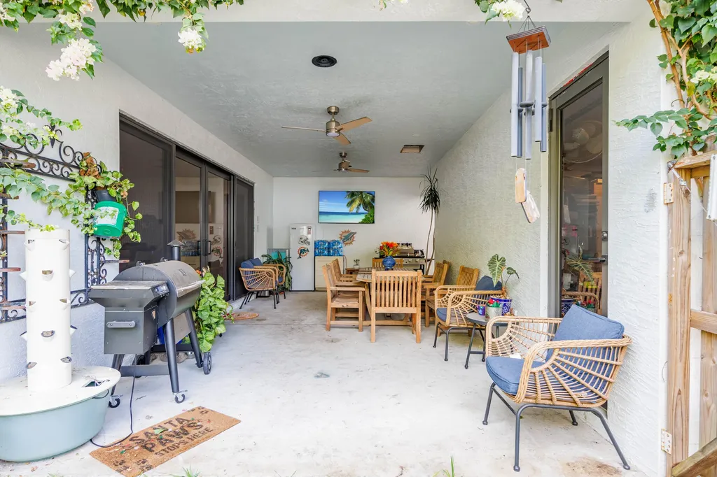 740 Winters West Palm Beach FL 33405