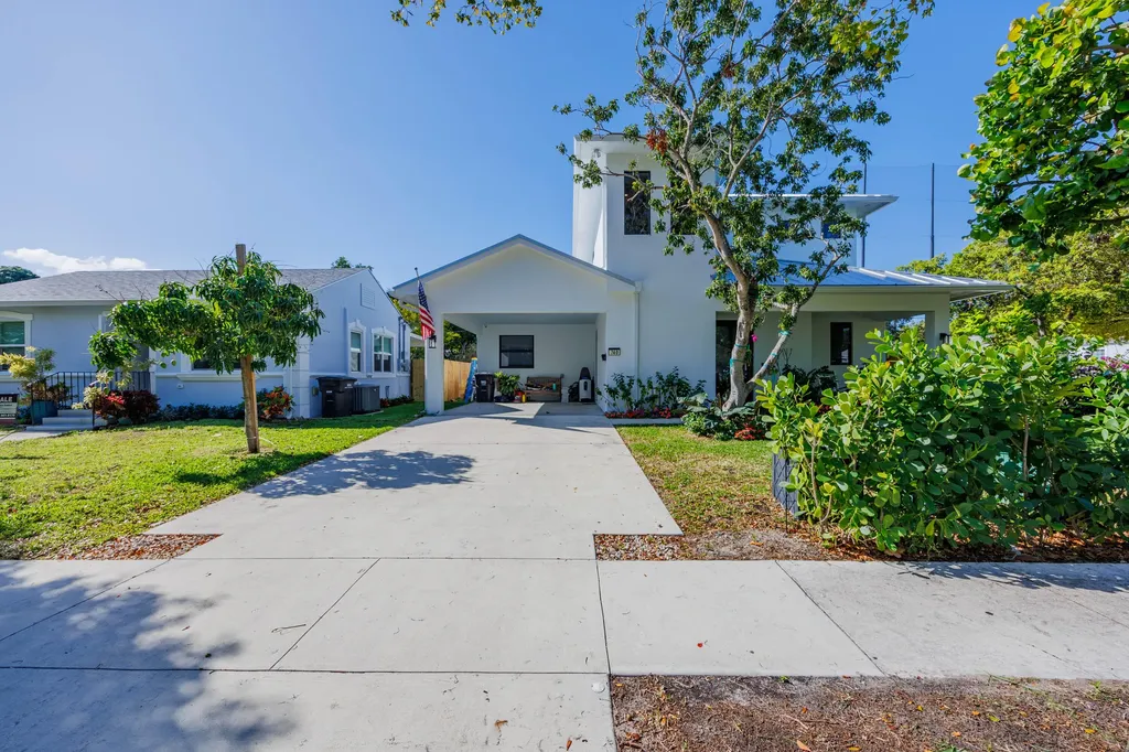740 Winters West Palm Beach FL 33405