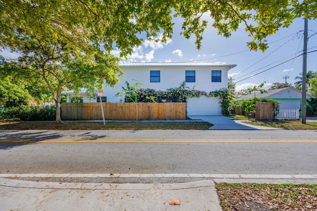 740 Winters West Palm Beach FL 33405