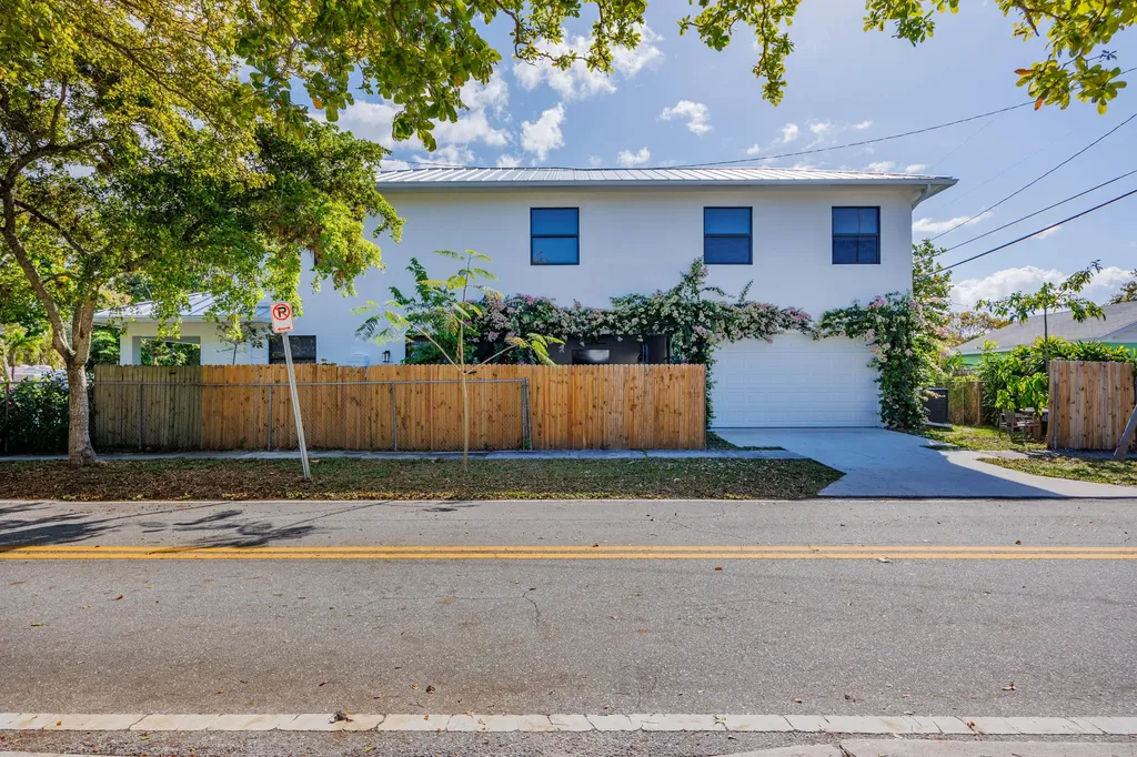740 Winters West Palm Beach FL 33405