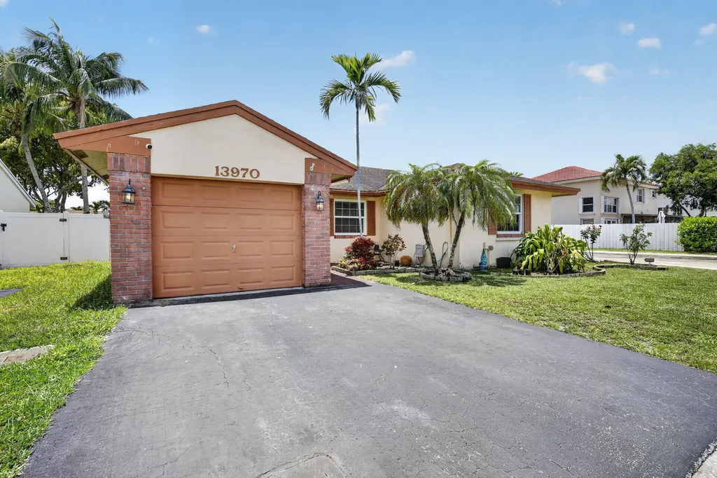 13970 Oaklawn Place Davie FL 33325