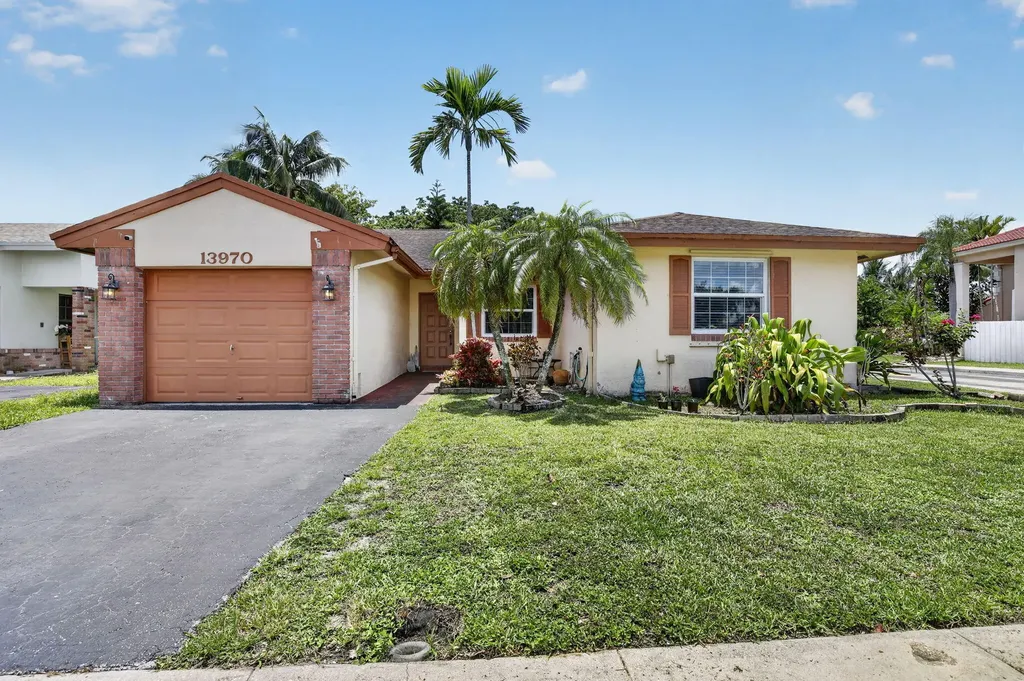 13970 Oaklawn Place Davie FL 33325