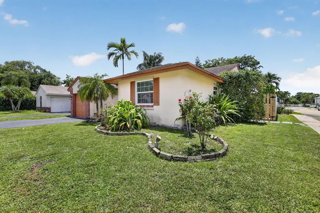 13970 Oaklawn Place Davie FL 33325