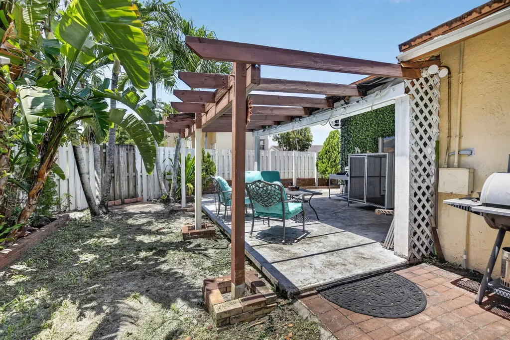 13970 Oaklawn Place Davie FL 33325