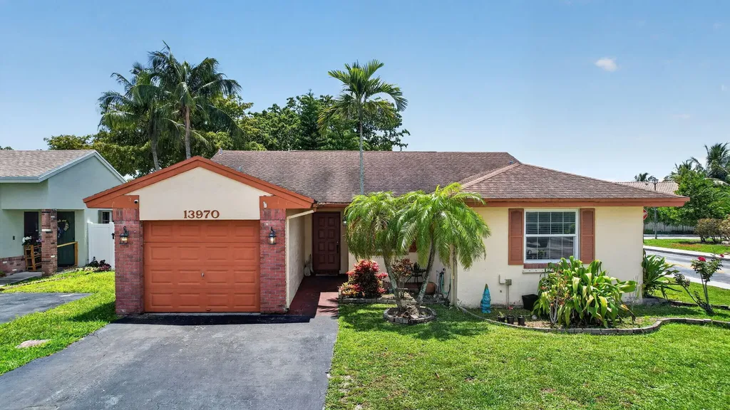 13970 Oaklawn Place Davie FL 33325