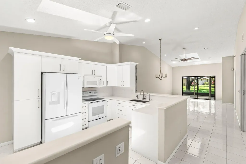 6099 Kings Gate Circle Delray Beach FL 33484