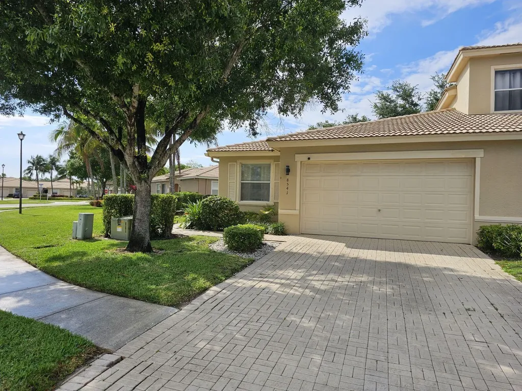 8541 Water Cay West Palm Beach FL 33411