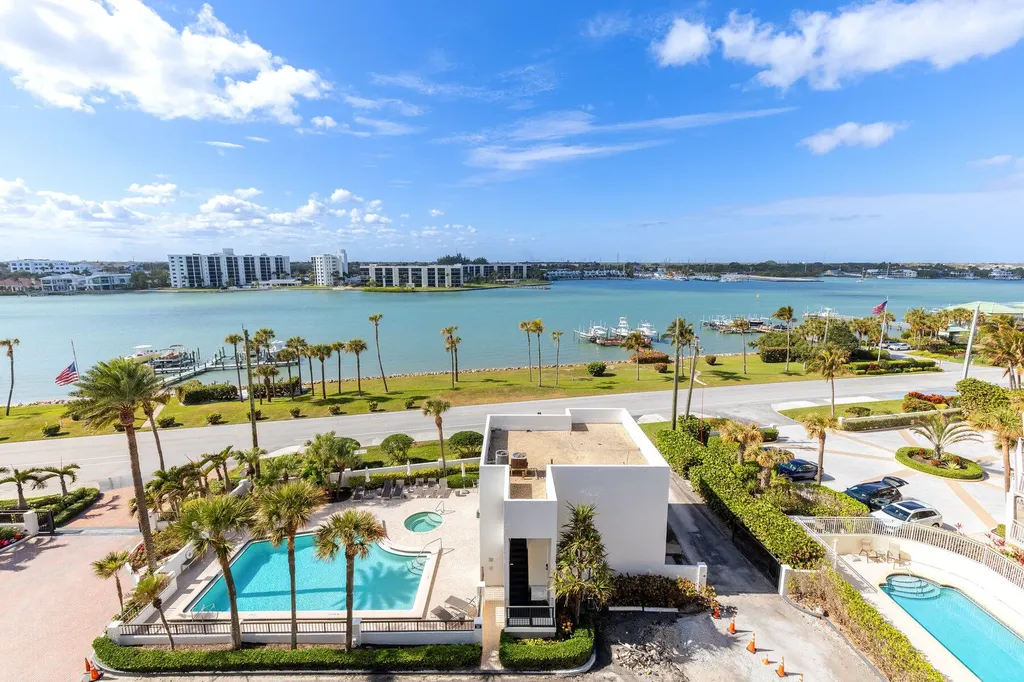 19900 Beach Road Jupiter FL 33469