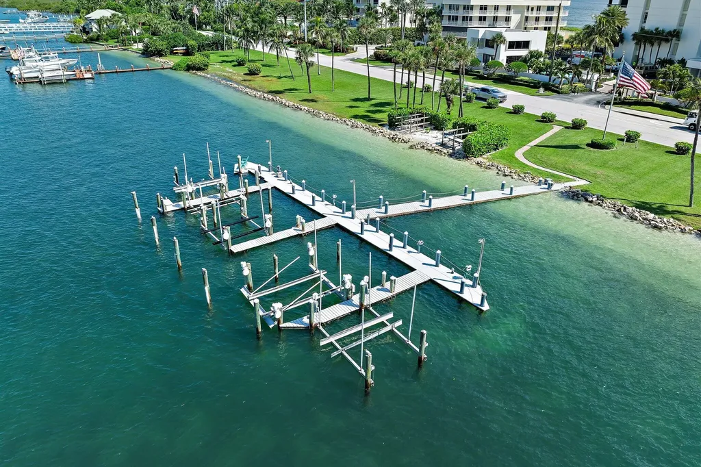 19900 Beach Road Jupiter FL 33469