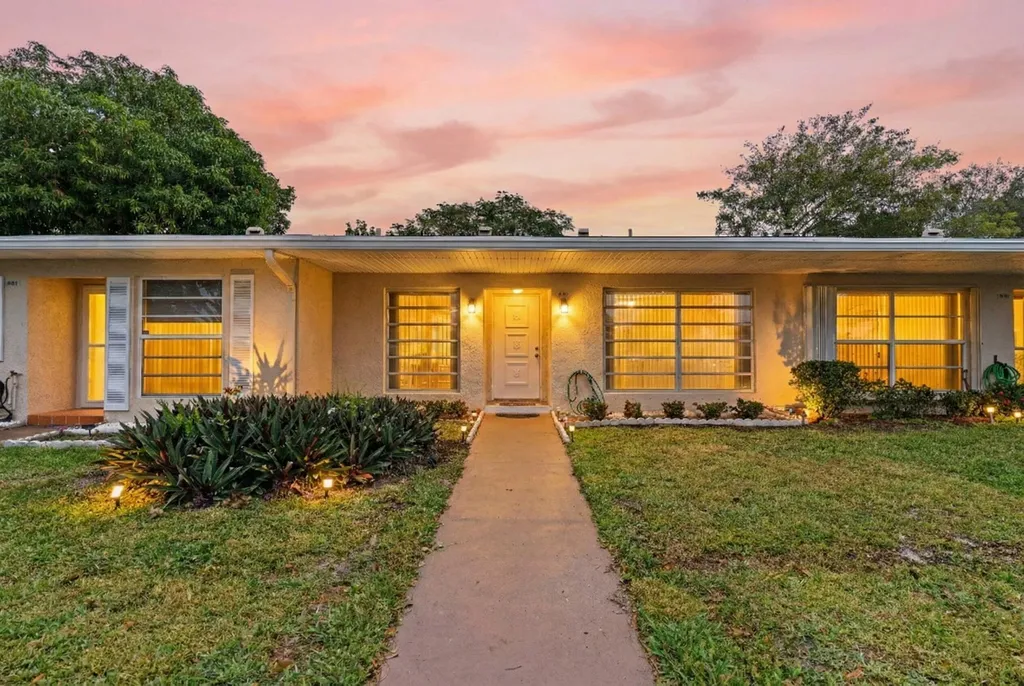 8555 Bella Vista Drive Boca Raton FL 33433