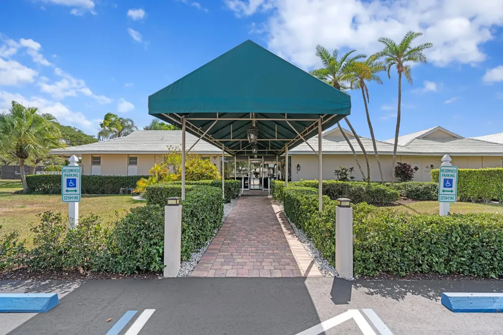 8555 Bella Vista Drive Boca Raton FL 33433