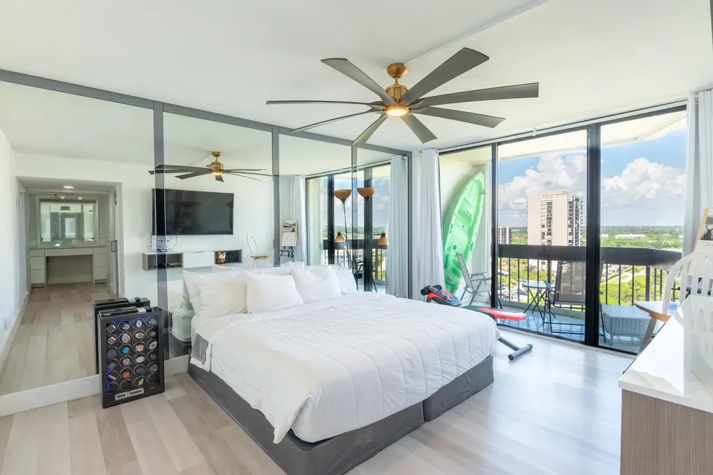 2000 Presidential Way West Palm Beach FL 33401