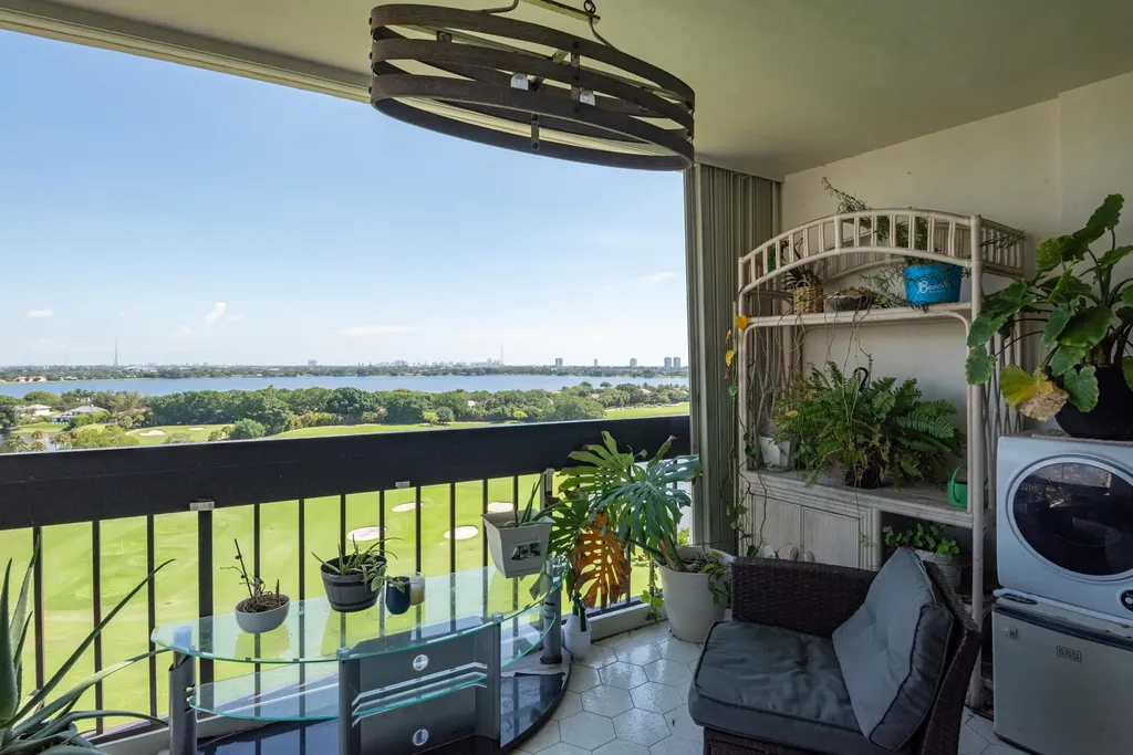 2000 Presidential Way West Palm Beach FL 33401