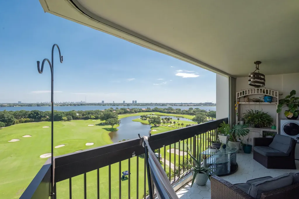 2000 Presidential Way West Palm Beach FL 33401