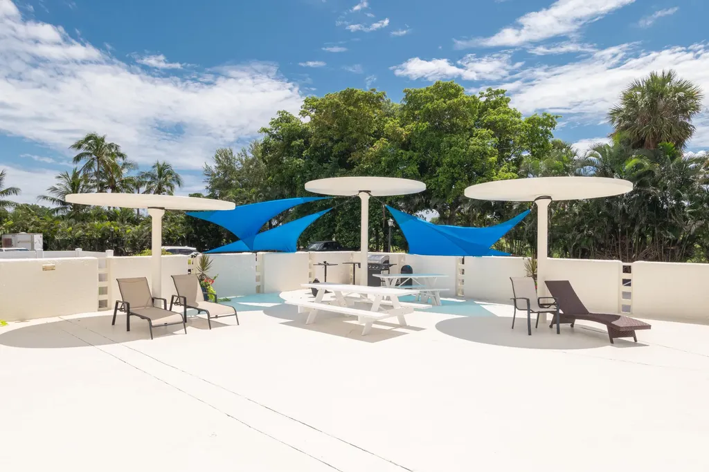 2000 Presidential Way West Palm Beach FL 33401