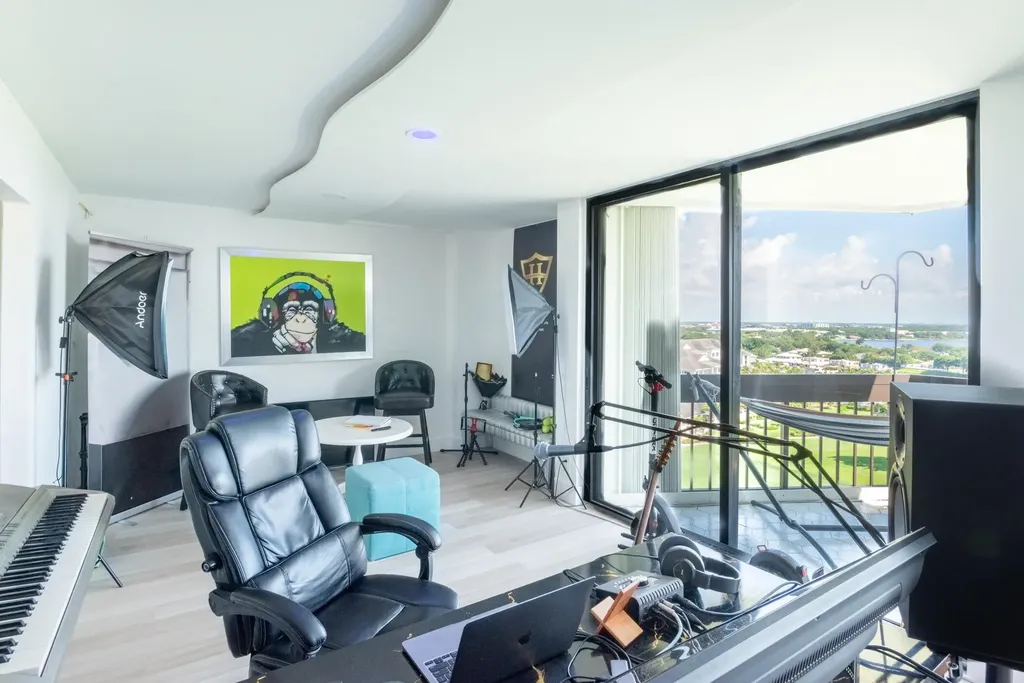 2000 Presidential Way West Palm Beach FL 33401