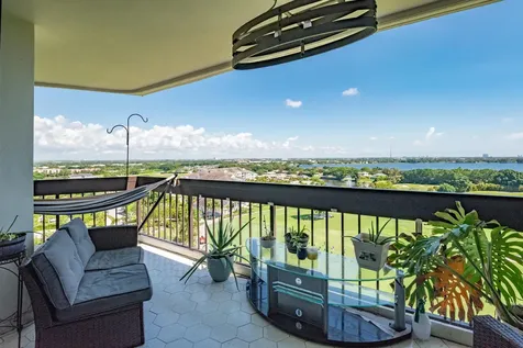 2000 Presidential Way West Palm Beach FL 33401