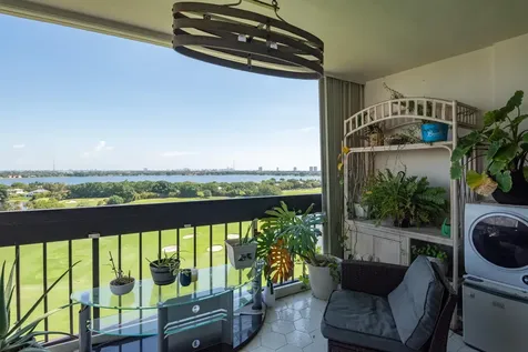 2000 Presidential Way West Palm Beach FL 33401