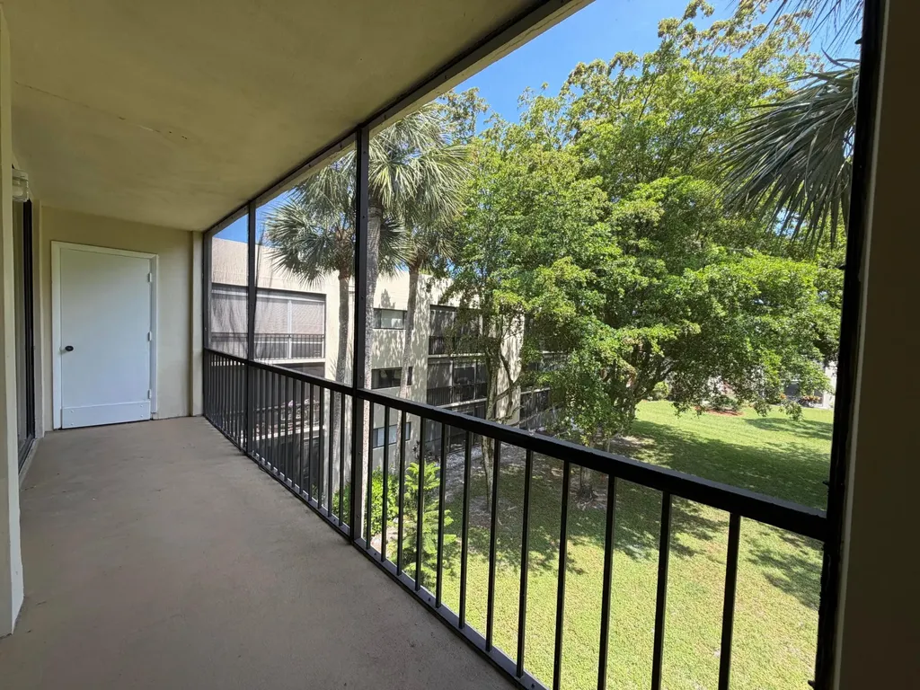 5220 Las Verdes Circle Delray Beach FL 33484