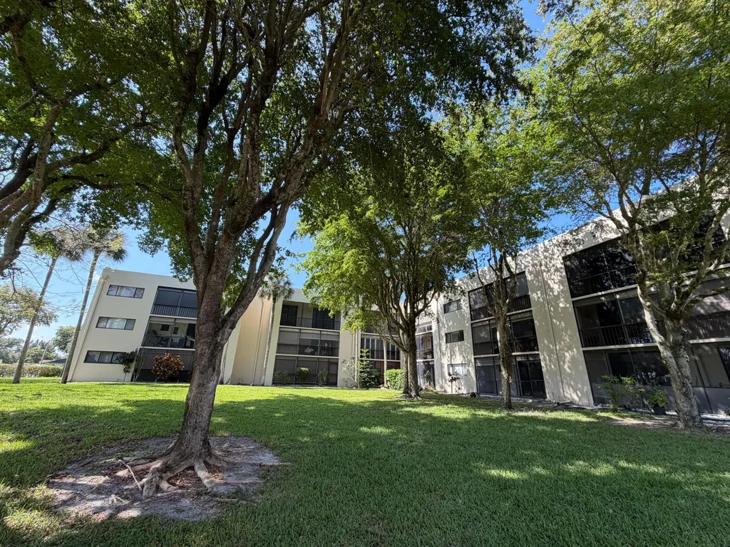 5220 Las Verdes Circle Delray Beach FL 33484