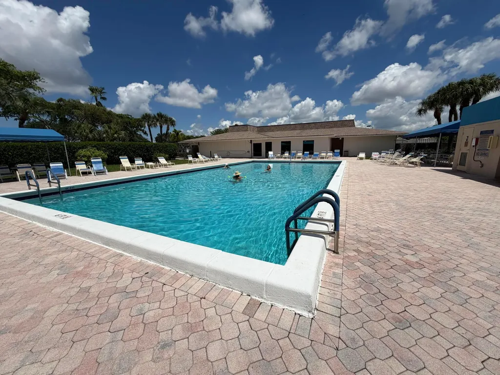 5220 Las Verdes Circle Delray Beach FL 33484