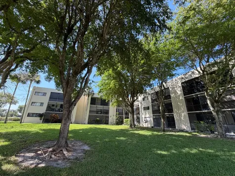 5220 Las Verdes Circle Delray Beach FL 33484