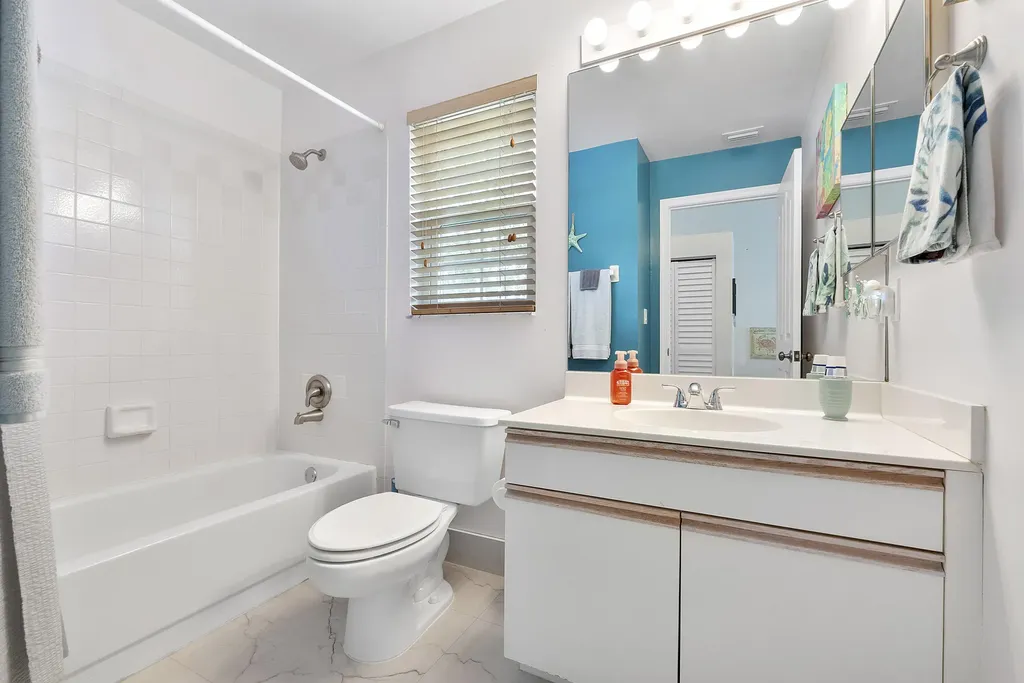 1950 NE 7th Street Deerfield Beach FL 33441