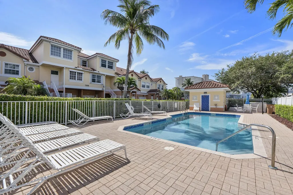 1950 NE 7th Street Deerfield Beach FL 33441