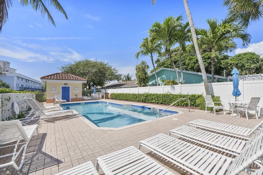 1950 NE 7th Street Deerfield Beach FL 33441