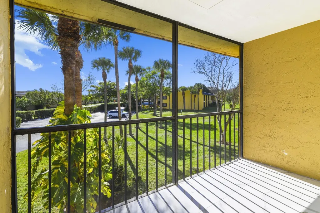 712 Meadows Circle Boynton Beach FL 33436