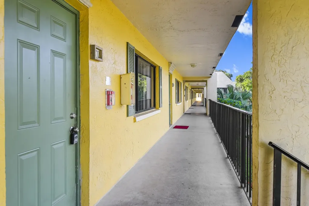 712 Meadows Circle Boynton Beach FL 33436